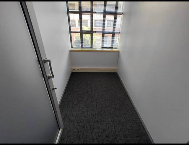 112M² OFFICE TO LET IN BRYANSTON